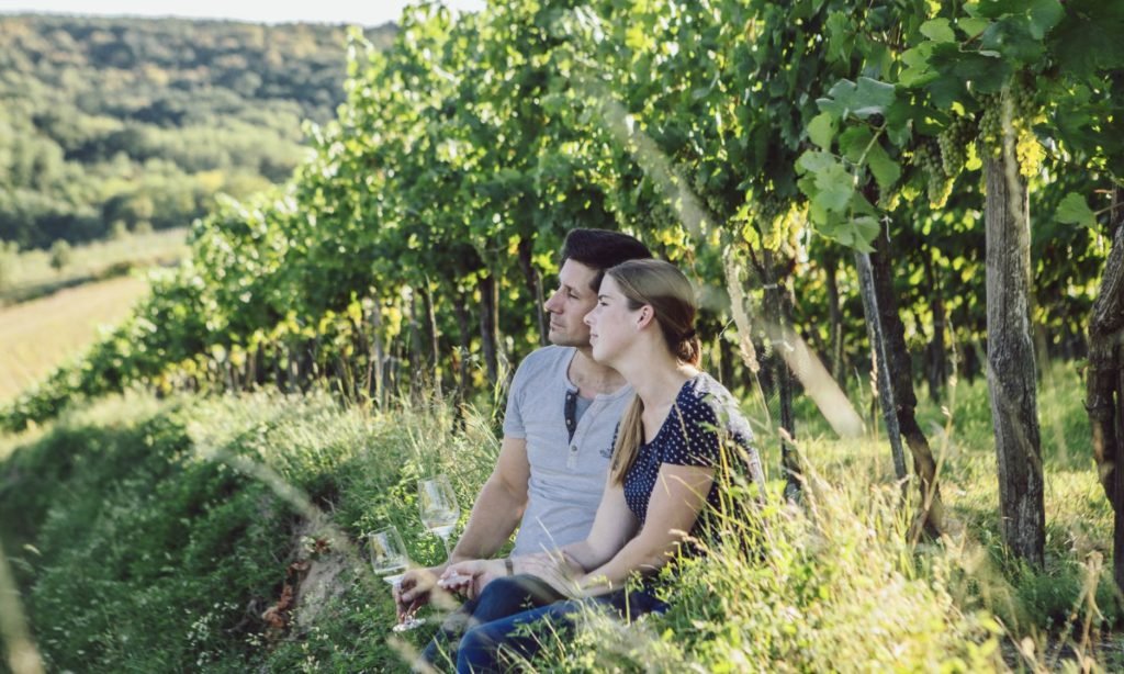 Markus und Natascha Pfeiffer im Weingarten